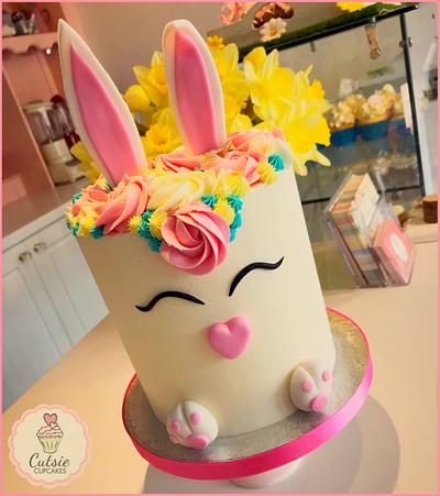 Easter Bunny - Cake by Cutsie Cupcakes