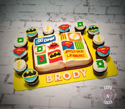 DC Comic Cake & Cups - Cake by Cups-N-Cakes 