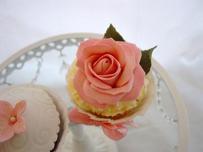 Pink Floral Mother's Day cupcakes - Cake by Cornelia