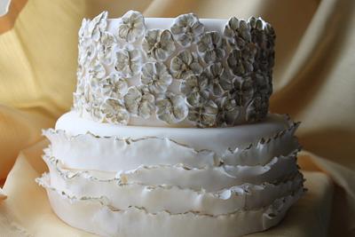 Two Tier Ruffle Cake - Cake by pamz