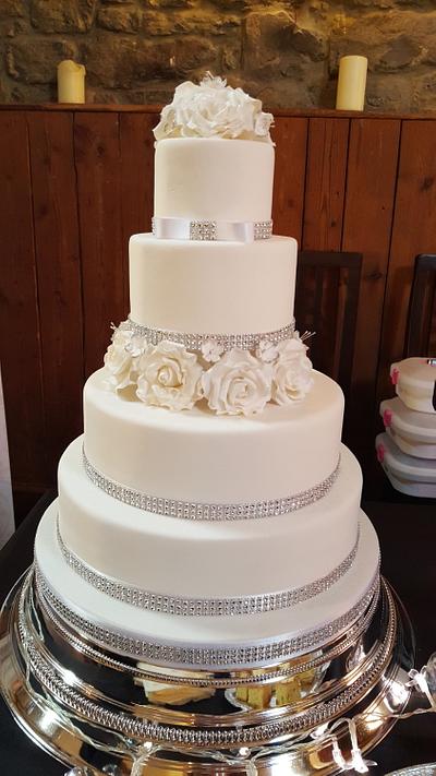 White rose cake - Cake by Heathers Taylor Made Cakes