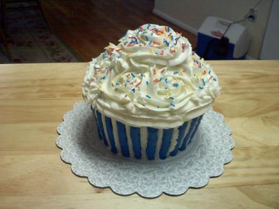 Giant Cupcake - Cake by Kimberly