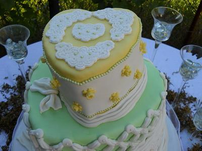 Yellow and green topsy heart - Cake by Laurie