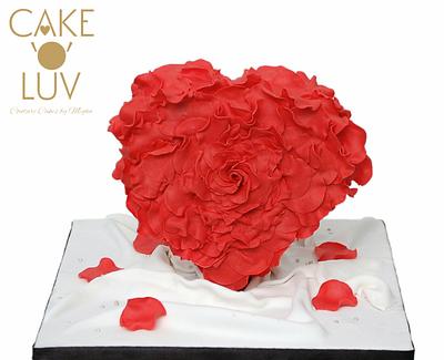 Falling rose petals  - Cake by Cake O'Luv - megha