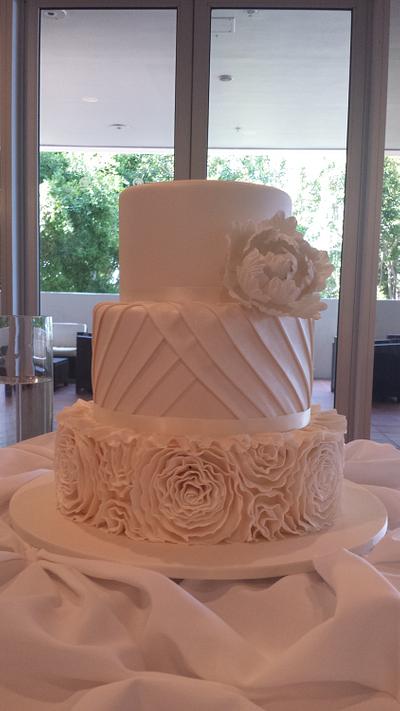 3 tier wedding cake - Cake by Paul Delaney of Delaneys cakes