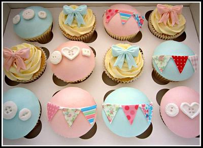 Bunting cupcakes - Cake by Jackie - The Cupcake Princess