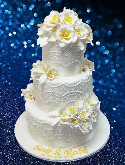 Wedding cake white and yellow - Cake by The House of Cakes Dubai
