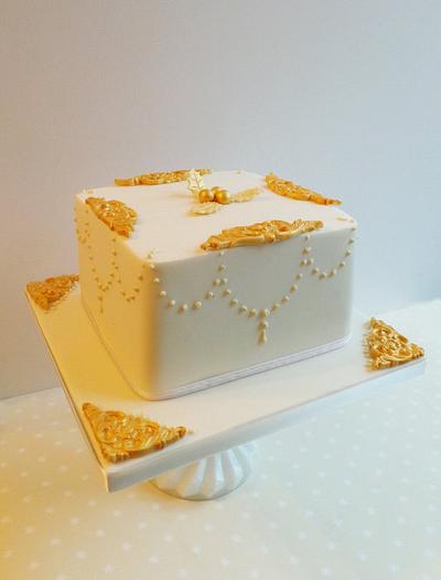 Golden Christmas cake - Cake by Helen Ward