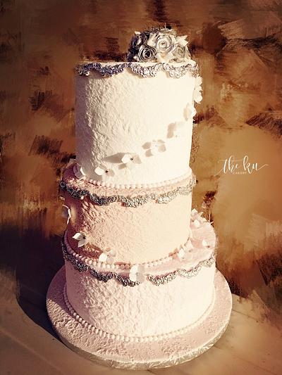 Vintage Wedding cake - Cake by The KU Cakery