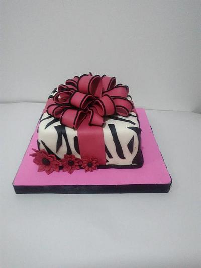 Torta Moño y Flores - Cake by Tata Postres y Tortas