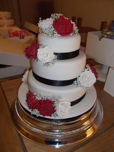 Roses wedding cake - Cake by Claire