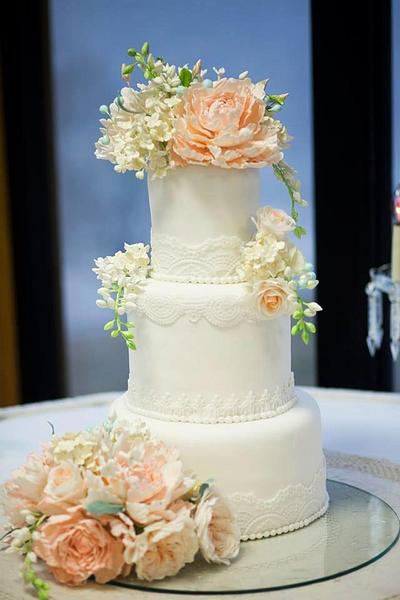Vintage Sugar Flower Wedding Cake - Cake by Alex Narramore (The Mischief Maker)