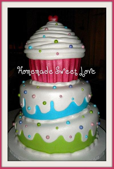 Giant cupcake - Cake by  Brenda Lee Rivera 