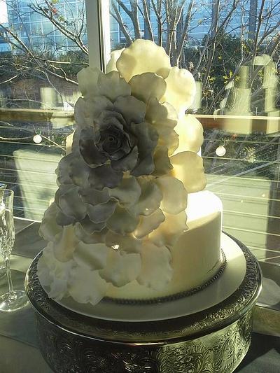 Ombre Giant Rose - Cake by Cakes by Vicki