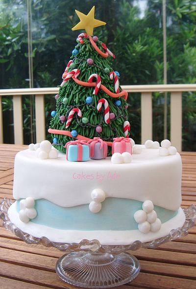My family Christmas cake - December 2012 - Cake by Cakes by Ade