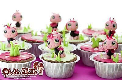 Ladybug cupcakes - Cake by ChokoLate Designs