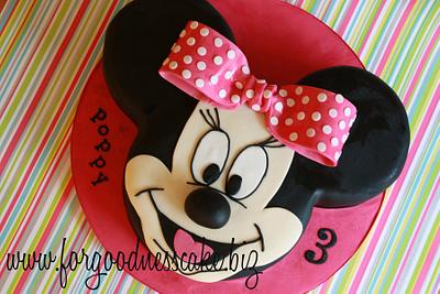 Minnie Mouse 2D face - Cake by Forgoodnesscake