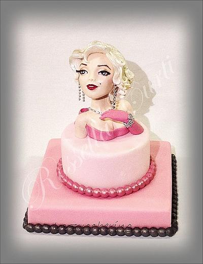 Diamonds are a girl's best friend! - Cake by Rossella Curti