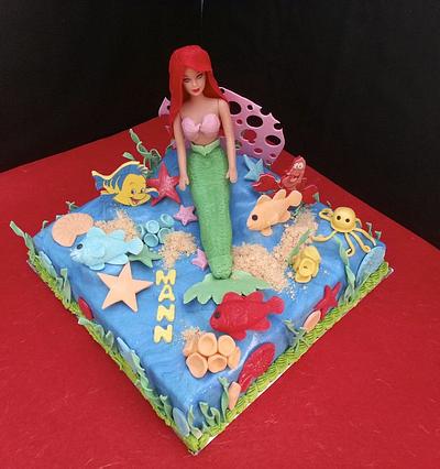 Little Mermaid & her friends - Cake by KnKBakingCo