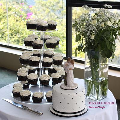 Black and White wedding cake and cupcakes - Cake by Louise Neagle