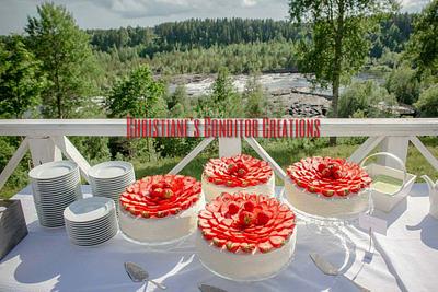 strawberries & cream wedding cakes - Cake by Christiane Offenbächer 