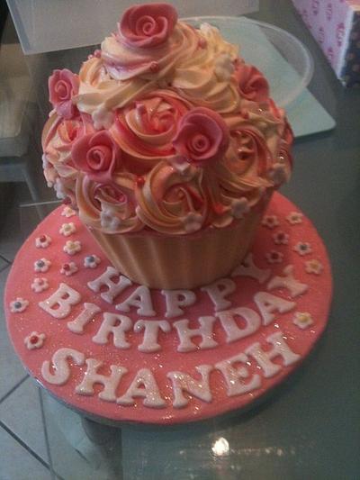 Pretty in pink Giant Cupcake  - Cake by Melinda