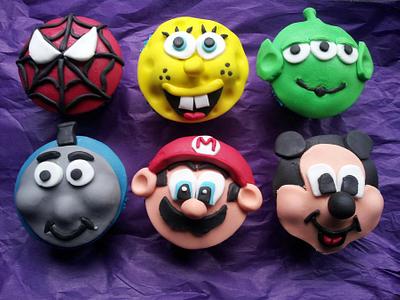 character cupcakes - Cake by countrybumpkincakes