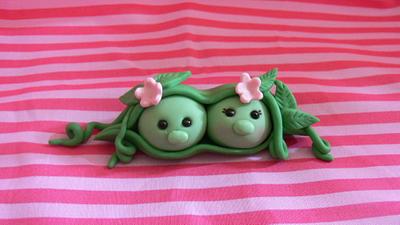 Mr and Mrs Ha Pea cake topper - Cake by For the love of cake (Laylah Moore)