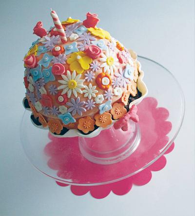 Giant flower cupcake - Cake by Gaiamerende