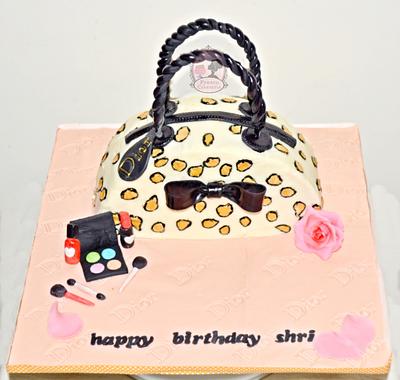 hand bag cake - Cake by Aarthi