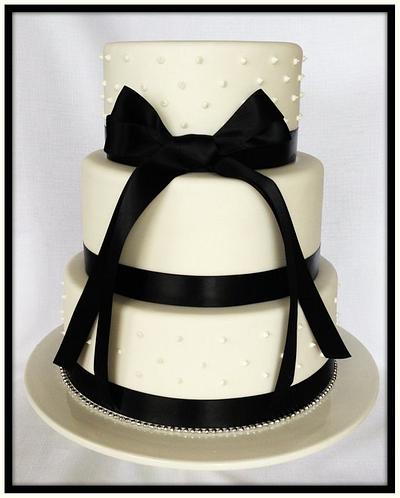 Black and white wedding cake - Cake by Nicki Sharp
