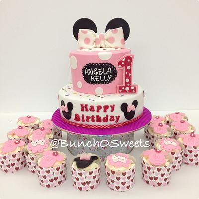 Minnie Mouse Inspired - Cake by BunchOSweets