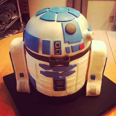 R2-D2 Groom's Cake - Cake by Becky Pendergraft