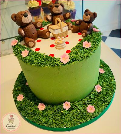 Teddy Bears Picnic - Cake by Cutsie Cupcakes