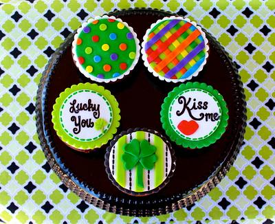 St. Patrick's Day Cupcakes - Cake by Cuteology Cakes 