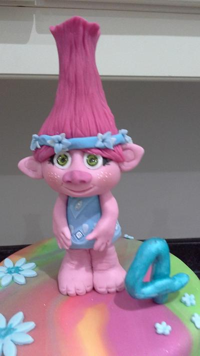 Trolls - Cake by milkmade