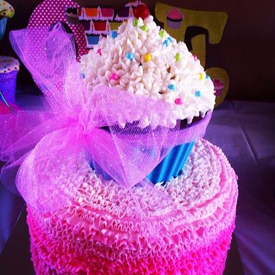 Cupcake Cutie - Cake by Darnell5