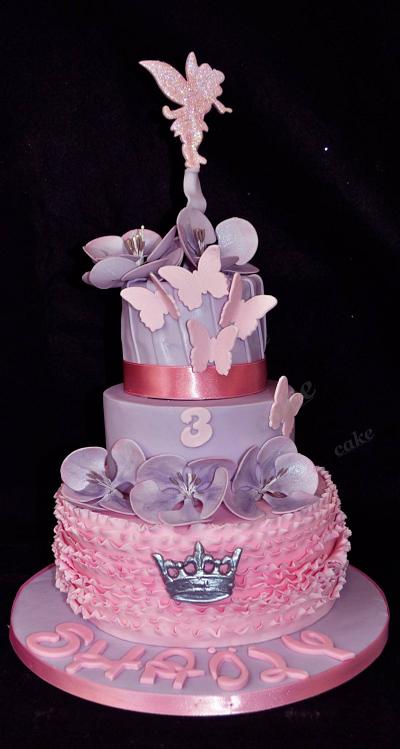 Girl cake flowers and Tinkerbell  - Cake by Laetitia