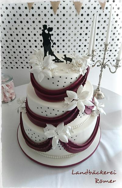 Wedding Cake White Flowers - Black Pearls - Cake by Marina Römer