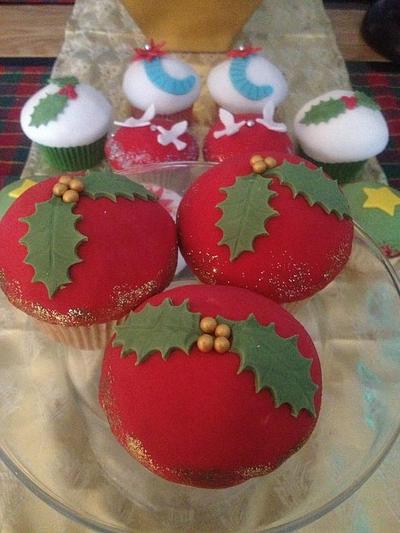 Christmas Cupcakes - Cake by VereNiceCakes