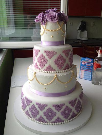 Royal style wedding cake - Cake by Klaudiasbakery