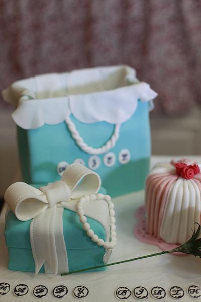 Gift set - Cake by Her lil kitchen