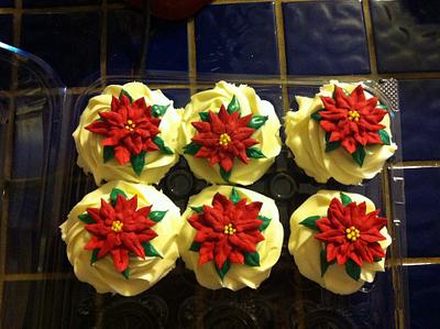 Poinsettia Cupcakes  - Cake by Jessica