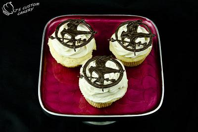 Hunger Games Cupcakes - Cake by Jenn