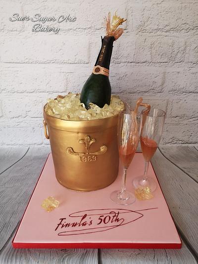 Champagne lover - Cake by Sue's Sugar Art Bakery 