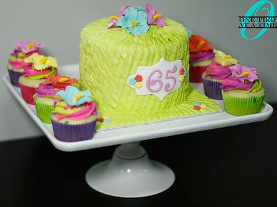 Hawaiian cake and cupcakes - Cake by Onetier