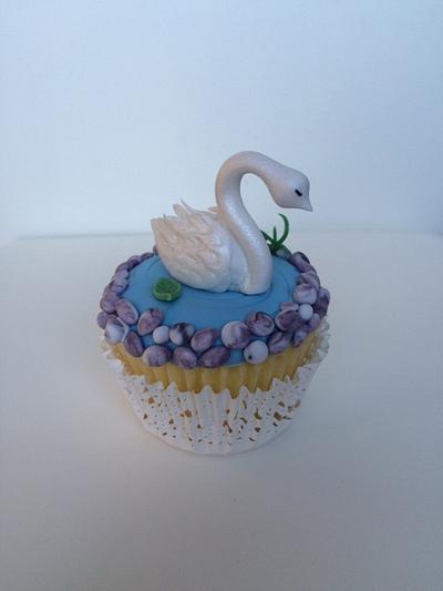 love for swans! - Cake by the cake outfitter