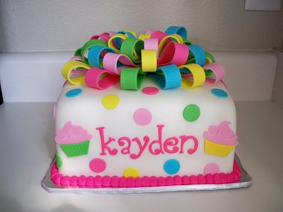 Cupcake Cake - Cake by Kimberly Cerimele