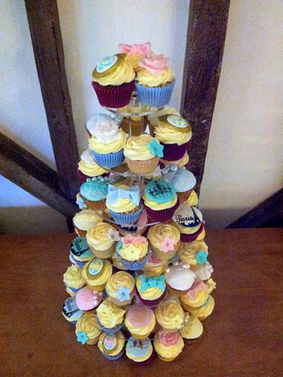 Vintage parisian wedding cupcakes - Cake by Sarah Poole