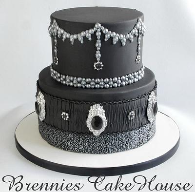 black and silver - Cake by Brenda Bakker